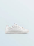 Sneaker in Triple White